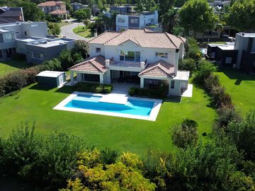 Casa en Venta Amoblada, 7 Ambientes, en Barrio Haras Santa María, Escobar, GBA Norte