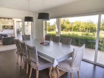 Casa en Venta Amoblada, 7 Ambientes, en Barrio Haras Santa María, Escobar, GBA Norte