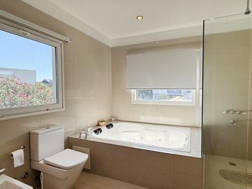 Casa en Venta Amoblada, 7 Ambientes, en Barrio Haras Santa María, Escobar, GBA Norte