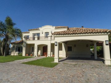 Casa en Venta Amoblada, 7 Ambientes, en Barrio Haras Santa María, Escobar, GBA Norte