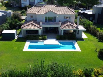 Casa en Venta Amoblada, 7 Ambientes, en Barrio Haras Santa María, Escobar, GBA Norte