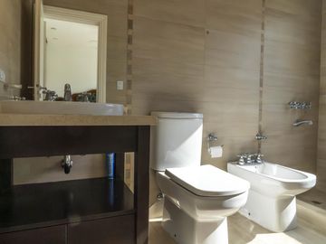 Casa en Venta Amoblada, 7 Ambientes, en Barrio Haras Santa María, Escobar, GBA Norte