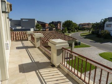 Casa en Venta Amoblada, 7 Ambientes, en Barrio Haras Santa María, Escobar, GBA Norte