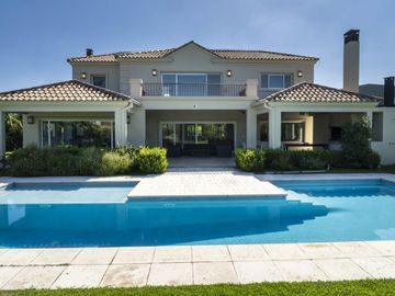 Casa en Venta Amoblada, 7 Ambientes, en Barrio Haras Santa María, Escobar, GBA Norte