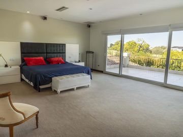 Casa en Venta Amoblada, 7 Ambientes, en Barrio Haras Santa María, Escobar, GBA Norte