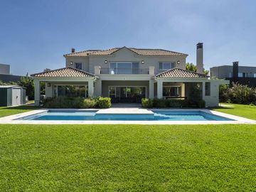 Casa en Venta Amoblada, 7 Ambientes, en Barrio Haras Santa María, Escobar, GBA Norte