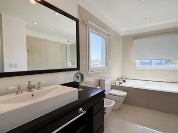 Casa en Venta Amoblada, 7 Ambientes, en Barrio Haras Santa María, Escobar, GBA Norte