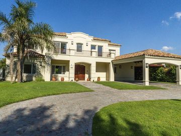 Casa en Venta Amoblada, 7 Ambientes, en Barrio Haras Santa María, Escobar, GBA Norte