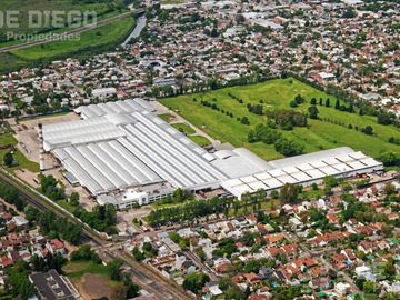 Deposito 1000 m2 en alquiler dentro de predio multi empresarial, Hurlingham.