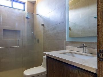 Casa en venta con alberca con vista a campo de golf,  Las Cañadas, Zapopan
