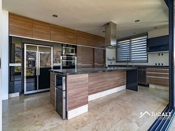 Casa en venta con alberca con vista a campo de golf,  Las Cañadas, Zapopan