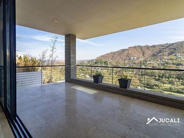 Casa en venta con alberca con vista a campo de golf,  Las Cañadas, Zapopan