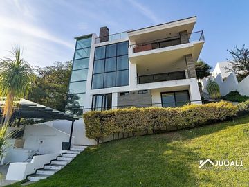 Casa en venta con alberca con vista a campo de golf,  Las Cañadas, Zapopan