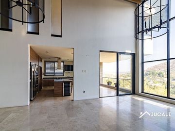 Casa en venta con alberca con vista a campo de golf,  Las Cañadas, Zapopan
