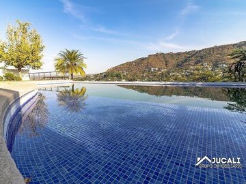 Casa en venta con alberca con vista a campo de golf,  Las Cañadas, Zapopan