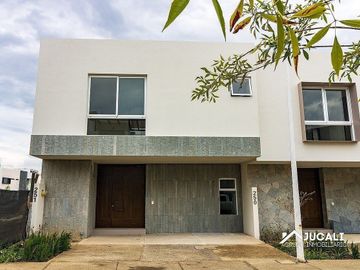 Casa en venta dentro de coto con alberca en  Solares, Zapopan, Jalisco