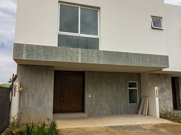 Casa en venta dentro de coto con alberca en  Solares, Zapopan, Jalisco
