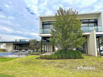 Casa en venta dentro de coto con alberca en  Solares, Zapopan, Jalisco