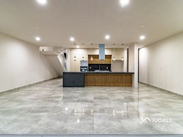 Casa en Venta Dentro de Coto con alberca, Fraccionamiento Solares, Zapopan