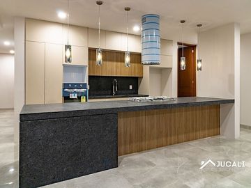 Casa en Venta Dentro de Coto con alberca, Fraccionamiento Solares, Zapopan