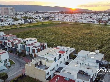 Casa en Venta Dentro de Coto con alberca, Fraccionamiento Solares, Zapopan