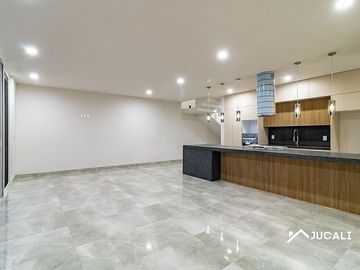 Casa en Venta Dentro de Coto con alberca, Fraccionamiento Solares, Zapopan