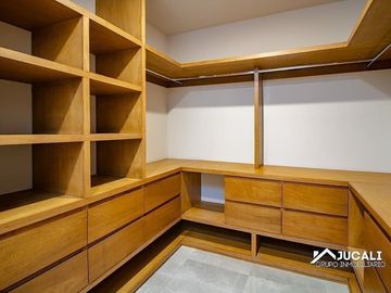 Casa en Venta Dentro de Coto con alberca, Fraccionamiento Solares, Zapopan