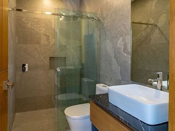 Casa en Venta Dentro de Coto con alberca, Fraccionamiento Solares, Zapopan