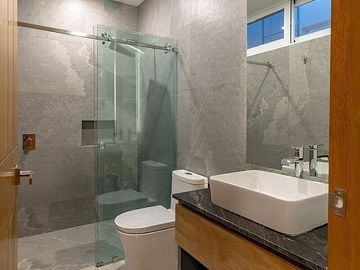 Casa en Venta Dentro de Coto con alberca, Fraccionamiento Solares, Zapopan