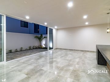 Casa en Venta Dentro de Coto con alberca, Fraccionamiento Solares, Zapopan