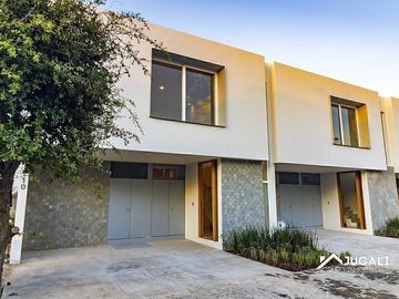 Casa en Venta Dentro de Coto con alberca, Fraccionamiento Solares, Zapopan