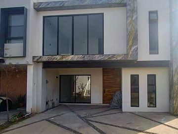 Casa en venta dentro de coto Altanza, Solares, Zapopan Jalisco