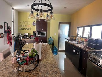 Casa en venta en Conkal, Yucatán, piscina y paneles solares