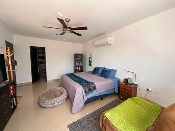 Casa en venta en Conkal, Yucatán, piscina y paneles solares