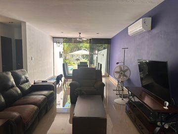 Casa en venta en Conkal, Yucatán, piscina y paneles solares