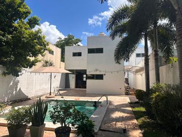 Casa en venta en Conkal, Yucatán, piscina y paneles solares