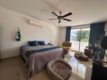 Casa en venta en Conkal, Yucatán, piscina y paneles solares