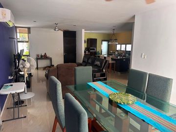 Casa en venta en Conkal, Yucatán, piscina y paneles solares