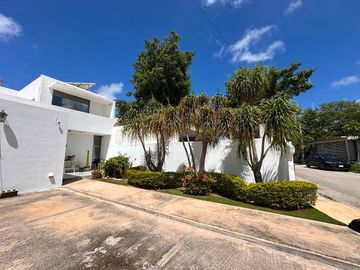 Casa en venta en Conkal, Yucatán, piscina y paneles solares