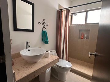 Casa en venta en Conkal, Yucatán, piscina y paneles solares