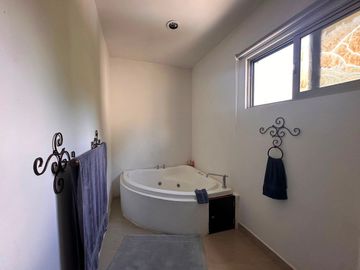 Casa en venta en Conkal, Yucatán, piscina y paneles solares