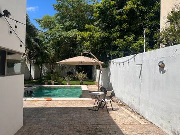 Casa en venta en Conkal, Yucatán, piscina y paneles solares