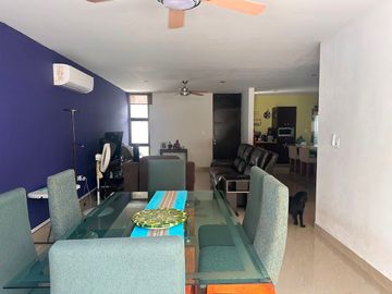 Casa en venta en Conkal, Yucatán, piscina y paneles solares