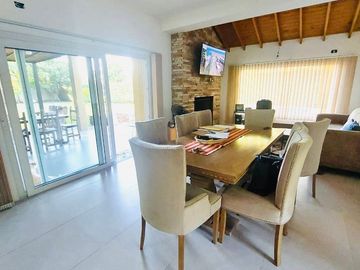 VENTA O PERMUTA CASA CON PILETA PILAR LA LONJA