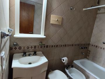Alquiler departamento 4 ambientes + cochera Flores
