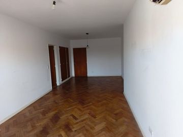 Alquiler departamento 4 ambientes + cochera Flores