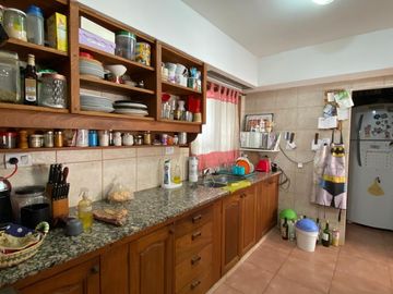 Venta casa Florida Oeste 4 dormitorios parque y pileta