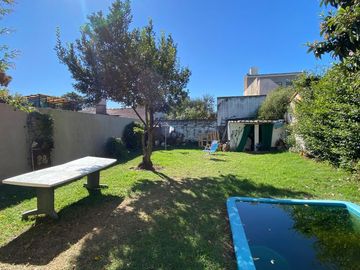 Venta casa Florida Oeste 4 dormitorios parque y pileta