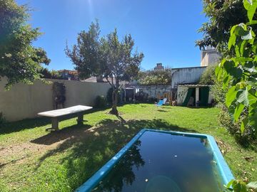 Venta casa Florida Oeste 4 dormitorios parque y pileta