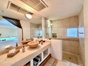 CASA EN VENTA EN SANTIAGO